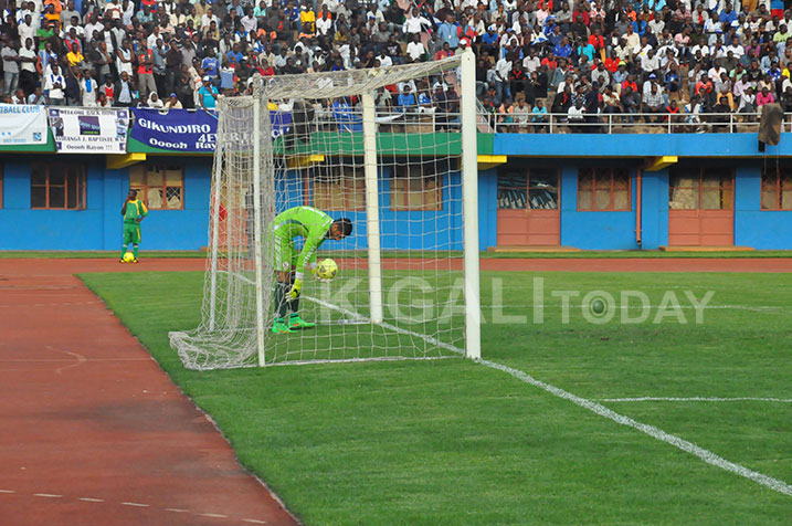 Hano Isaac Muganza yatsinze igitego ariko bamusifura ko yaraririye.