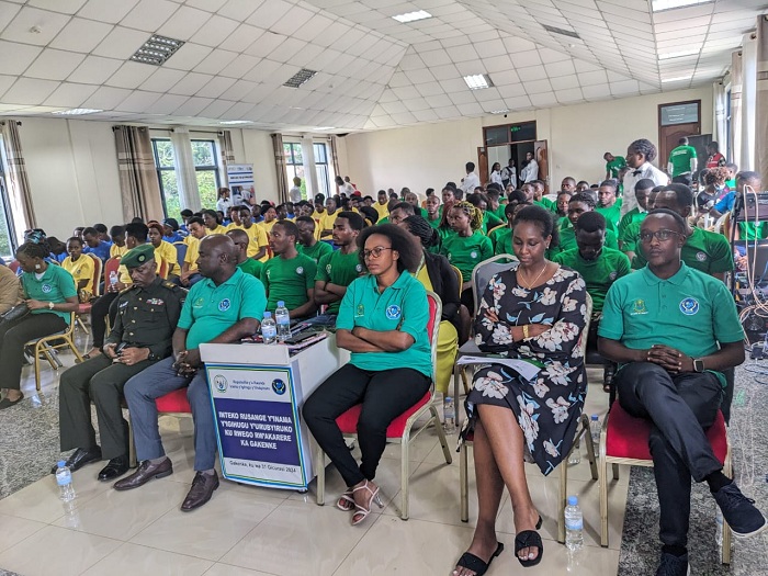 Hari abayobozi mu nzego zitandukanye