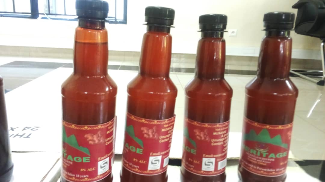 Hari ibinyobwa byanenzwe gushyirwa mu macupa atarabigenewe