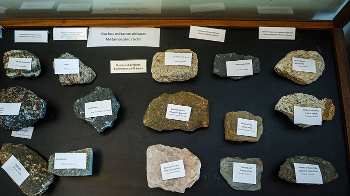 Hari igice cyahariwe amabuye atandukanye aboneka mu Rwanda harimo n'ay'agaciro