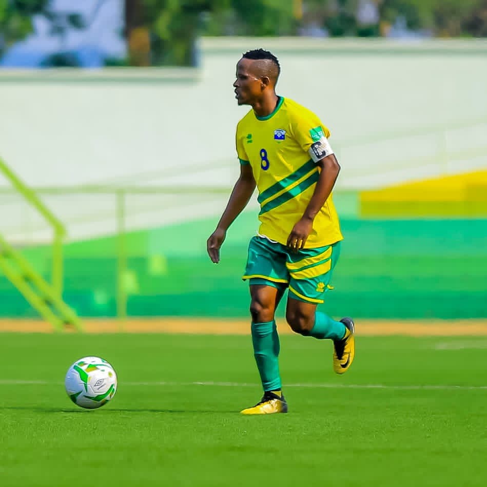 Haruna Niyonzima yifurije intsinzi Amavubi anasaba Abanyarwanda kuyashyigikira