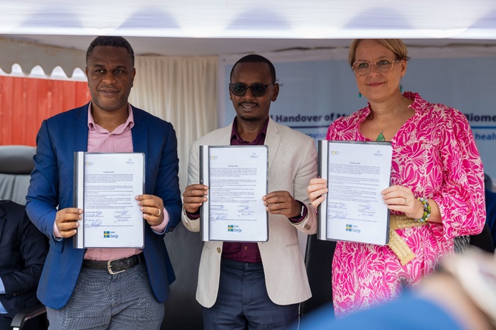 hasinywe amasezerano hagati ya Ambasade ya Suede, Interpeace Rwanda na RBC