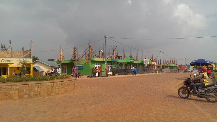 Kuvugurura umujyi byatangiranye no kuvugurura amazu y'ubucuruzi.