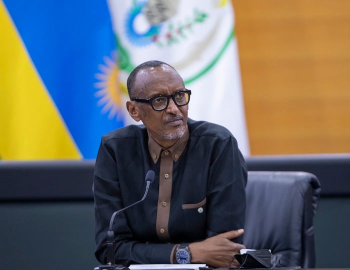 Perezida Kagame ubwo yakiraga indahiro ya Minisitiri w'Umutekano 