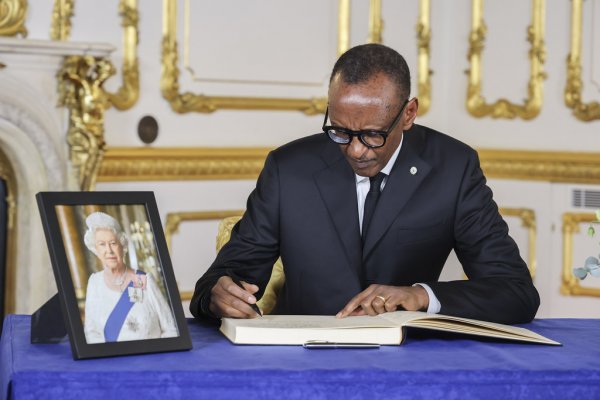 Perezida Kagame yageze i Londres mu Bwongereza