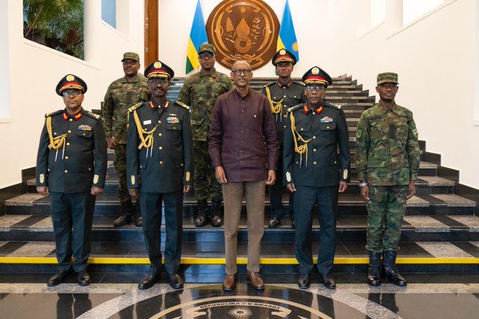 Ubwo Perezida Kagame yakiraga aba bashyitsi