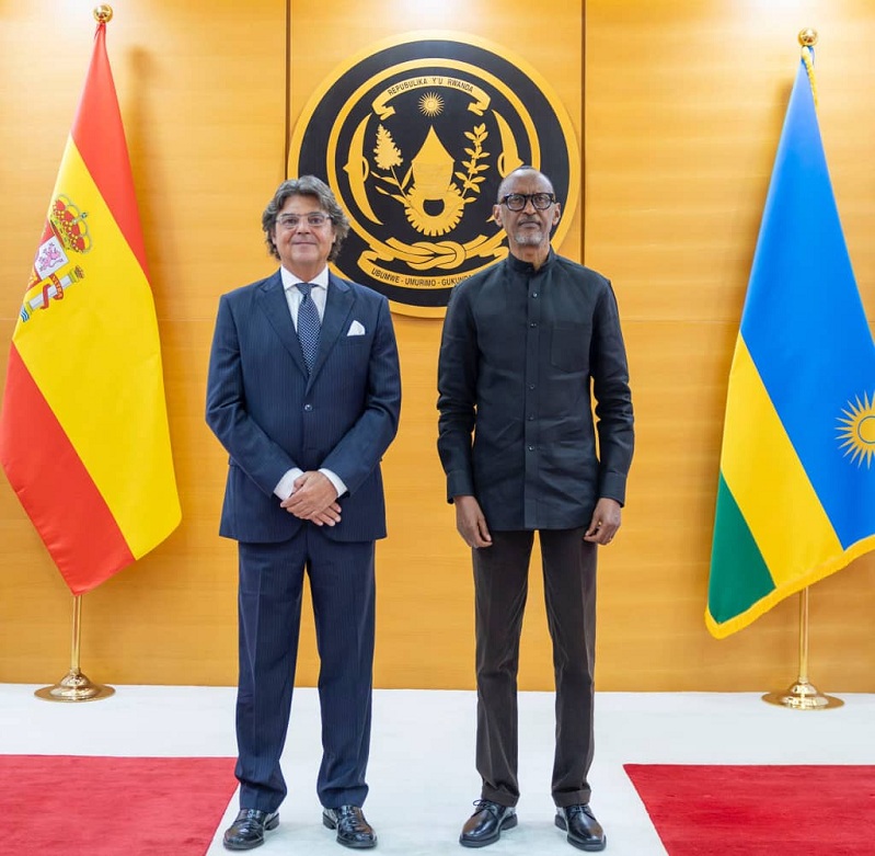 Perezida Kagame na Ambasaderi Jorge Moragas Sánchez wa Espagne