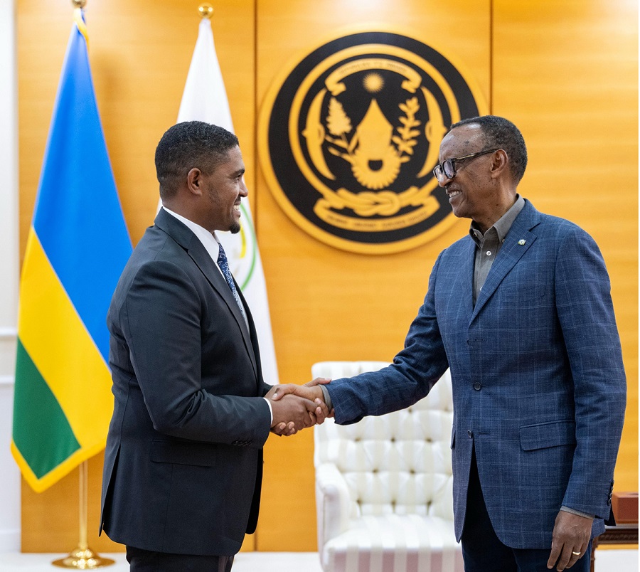 Perezida wa Leta ya Oromia yo muri Ethiopia ubwo yakirwaga na Perezida Kagame