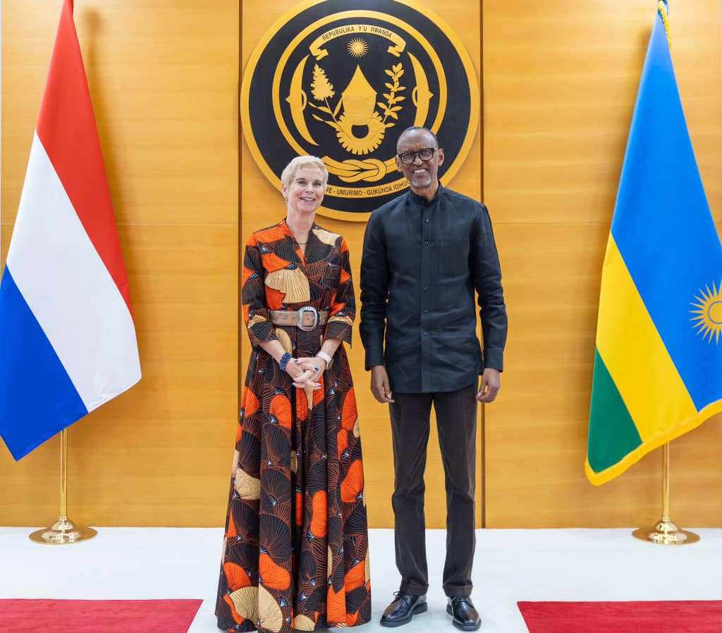 Perezida Kagame na Ambasaderi mushya w'u Buholandi, Joan Jacobje Jantina Viegman