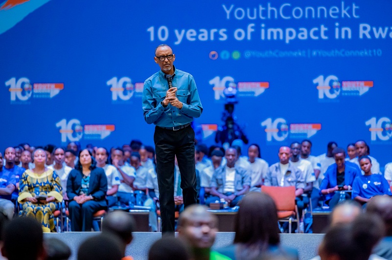 Perezida Kagame aha impanuro urubyiruko