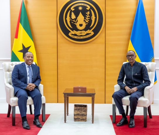 Perezida Kagame aganira na Minisitiri w