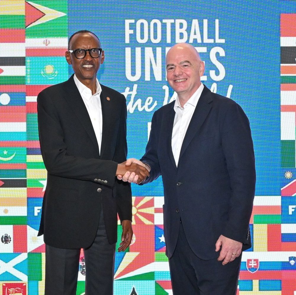Perezida Kagame na Infantino baganiriye ku guteza imbere umupira w