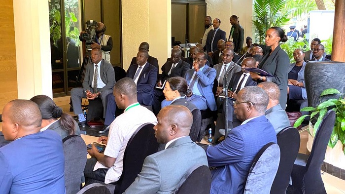 Abayobozi batandukanye bakurikiye icyo kiganira