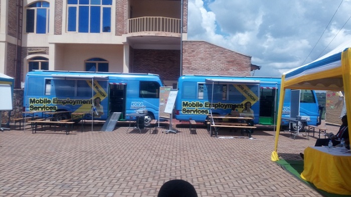 Izi modoka zizajya zisanga abakeneye akazi mu giturage, bafashwe kugashaka