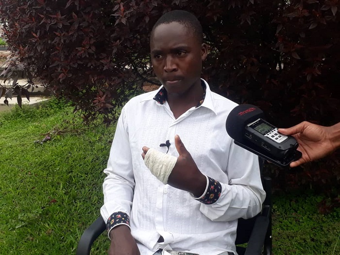 Hitimana Emmanuel avuga ko yavunwe intoki azira kwanga kujya muri RNC