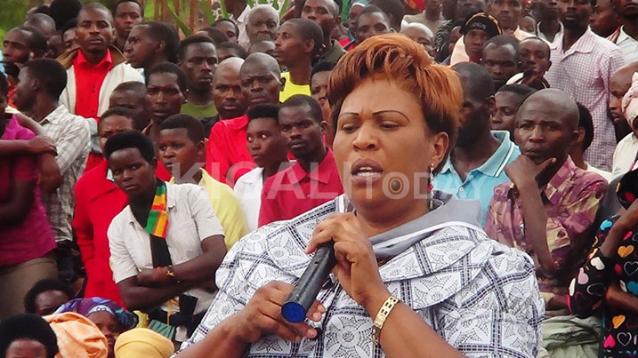 Hon. Mukanyabyenda asaba abaturage kudapfa guhubukira icyo ari cyo cyose umuyobozi ababwiye.