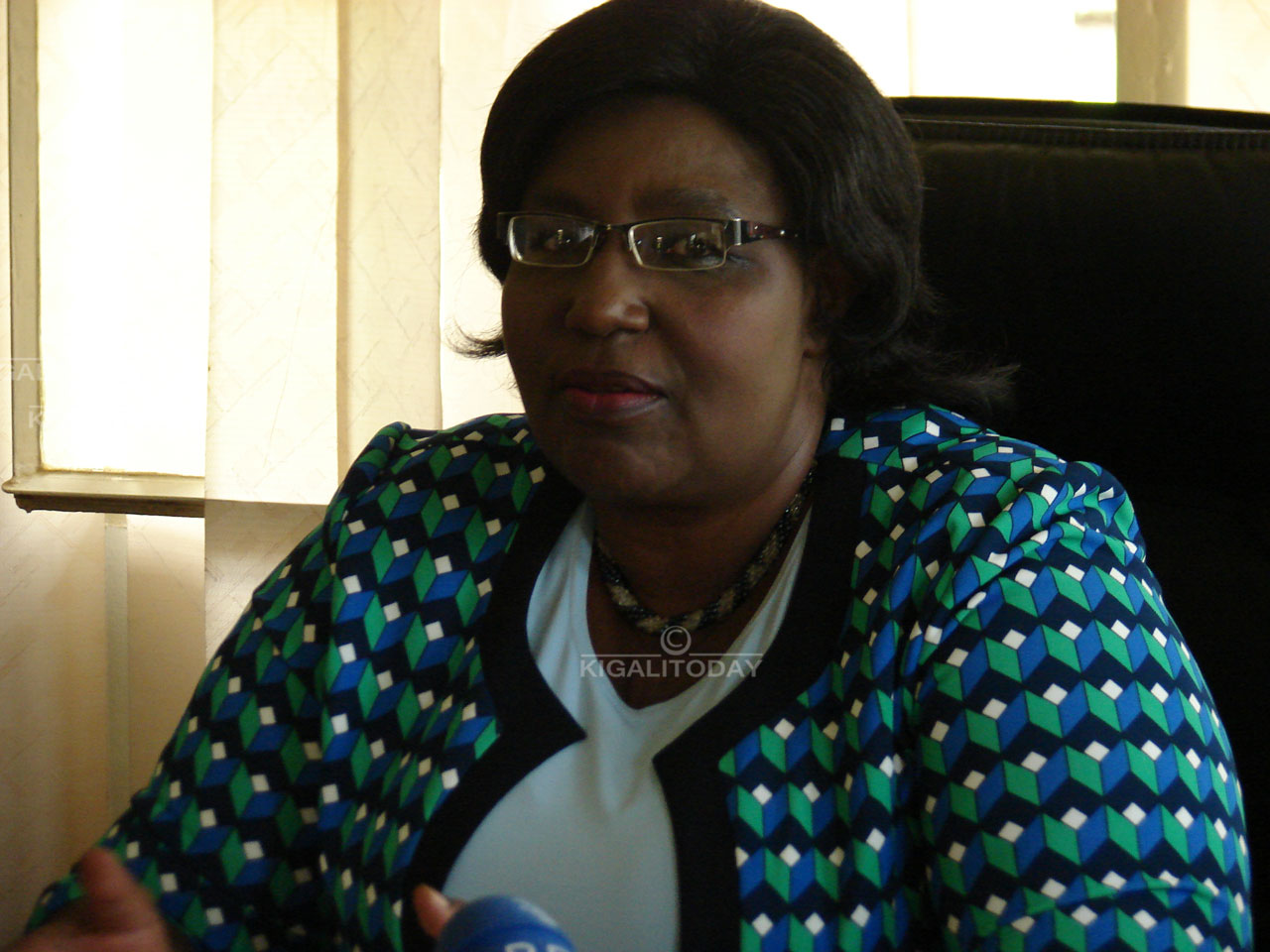 Hon. Mukantabana avuga ko ashyigikiye gahunda ya e-parking na e-payment kuko byorohereza abishyura serivisi n'abazishyuza