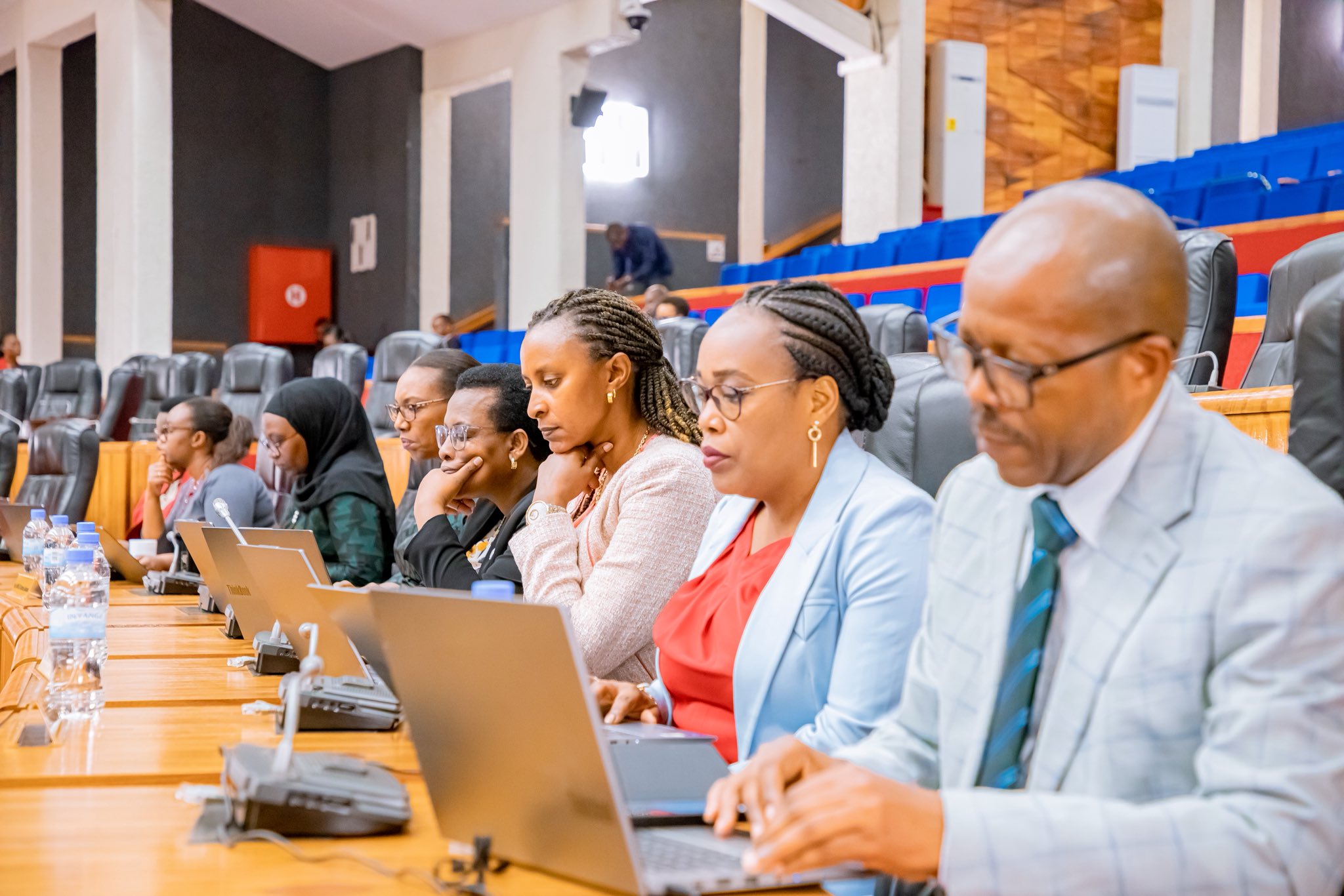 Abadepite bitabiriye icyo gikorwa