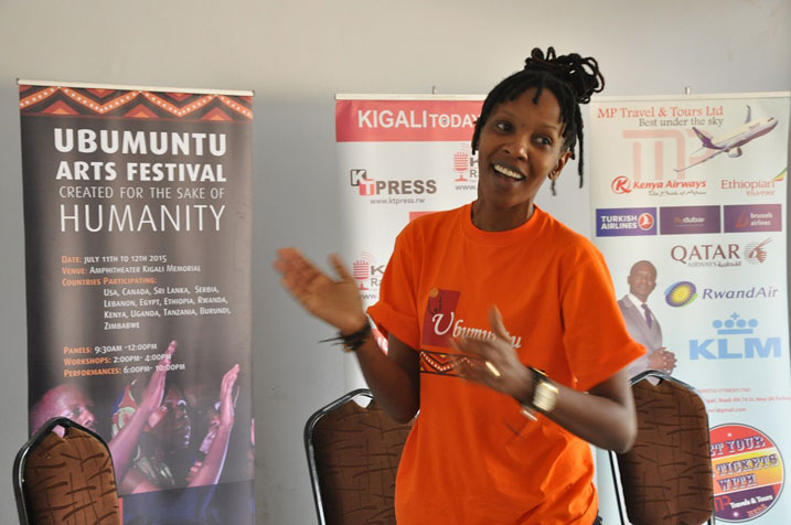 Hope Azeda, Umuyobozi w'Itorero Mashirika, atangiza ibiganiro ku kwimakaza amahoro.