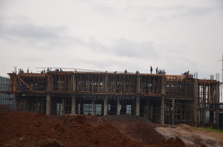 Imirimo yo kubaka iyi Hoteli yari yaradindiye kubera ibibazo byo kubura amafaranga 