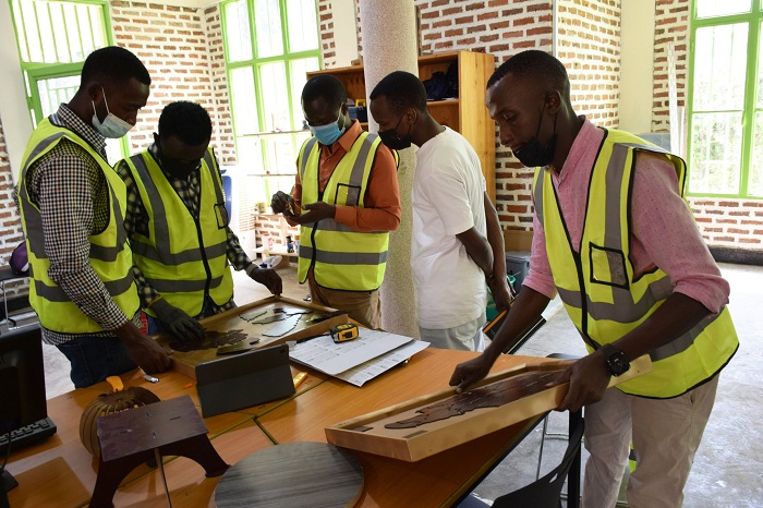 Aba mbere bamaze amezi atandatu bihugurira muri icyo kigo bamaze kugera kuri byinshi mu guhanga udushya