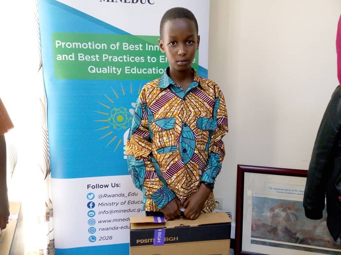 Humura Elvin wigaga muri Wisdom School ni we wabaye uwa mbere mu barangije amashuri abanza