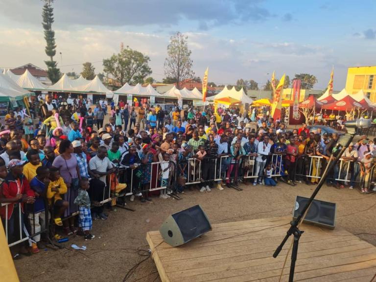 Mu imurikagurisha ry'i Huye hari abaje kureba orchestre Impala