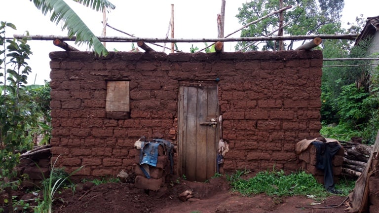 Mu kuyisana umuganda wahereye munsi y'amadirishya