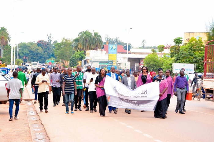 Kwibuka byabimburiwe n'urugendo rwo kuva ku mu mujyi rwagati kugera ku rwibutso rwa Jenoside rwa Nhoma