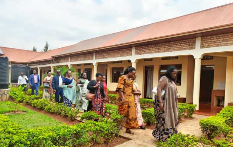 Abadepite mu rugo rw'Intwaza i Huye