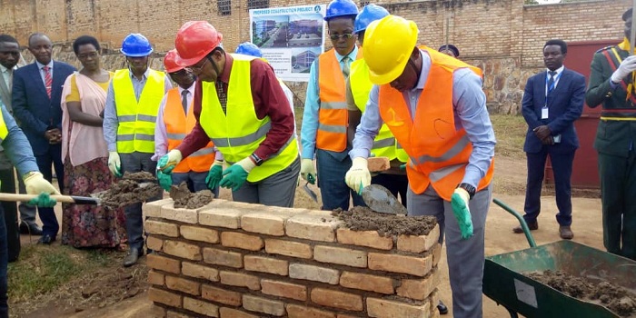 Ahazubakwa ibiro by'Abadivantisiti hamaze gushyirwa ibuye ry'ifatizo