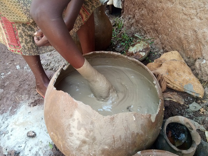 Inzu zikurungirwa hifashishijwe icyondo cyo mu kabande kivanze n'amase