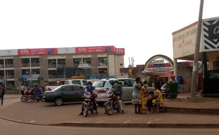 Abakorera mu Mujyi i Huye basigaye bitwararika kwambara agapfukamunwa