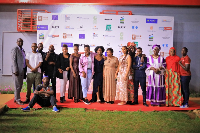 Abagize uruhare mu ikorwa ry'iyi filime ndetse n'abayikinnyemo bafashe ifoto y'urwibutso