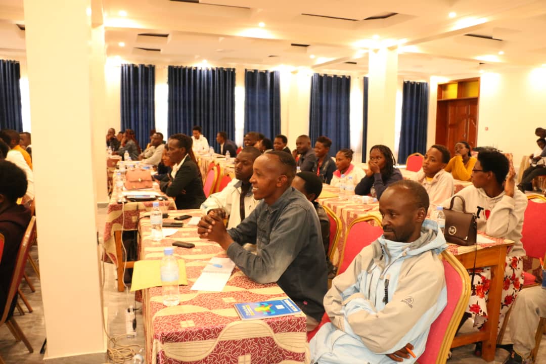 Abazabarura abafite ubumuga bari guhabwa amahugurwa ku ikoranabuhanga rizakoreshwa