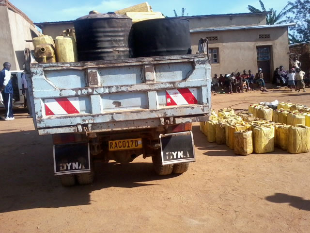 Ibi byuzuye imodoka n'ibyo bindi byose byuzuye kanyanga na melase.