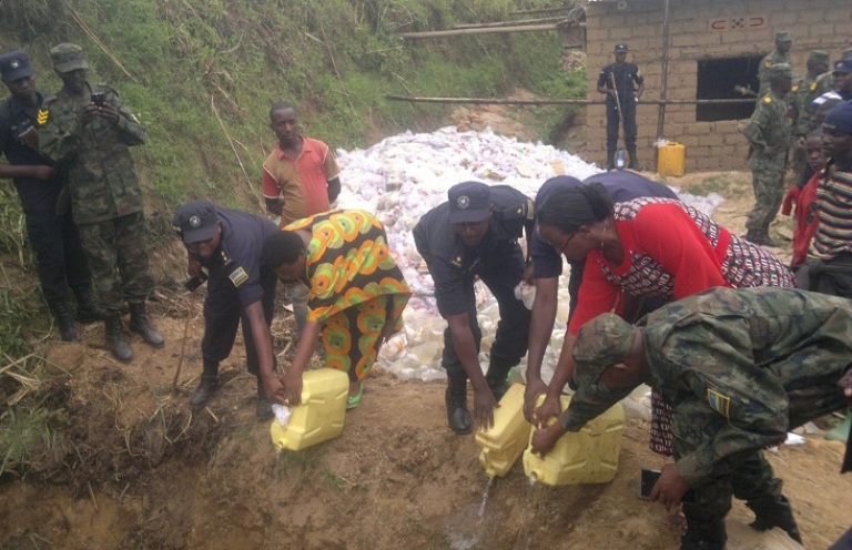 Ibi biyobyabwenge byangirijwe imbere yabaturage