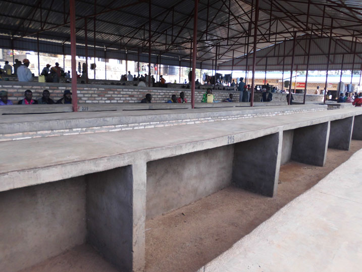 Ibibanza bicururizwamo ntibikigwa bigatuma abacuruzi bajya kubitsa ibicuruzwa byabo.