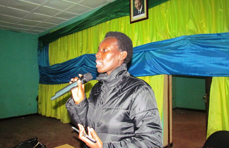 Umukoziwa REMA Tushabe Rachel yibukije abashinzwe ibidukikije inshingano bafite mu kubungabunga umutungo n'ubuzima by'igihugu hibandwa ku bidukikije.