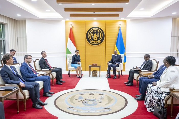 Impande zombi zagiranye ibiganiro