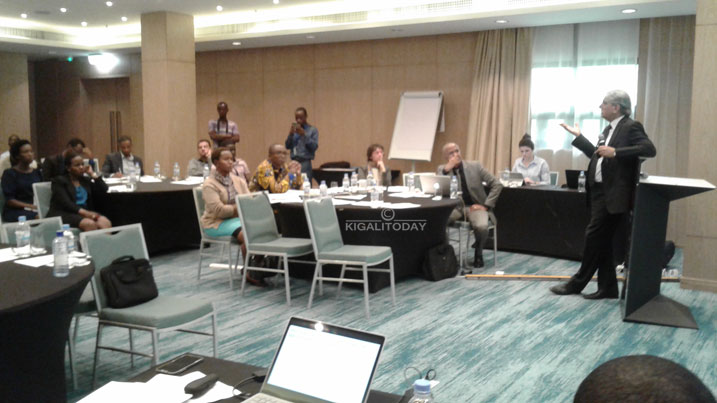 Abacuruzi batumiza ibintu mu mahanga basobanuriwe uruhare rwo kwihuza n'isoko mpuzamahanga