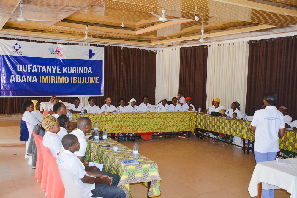 Ibiganiro n'ababyeyi bafite abana mu matsinda akurikiranwa na CVT