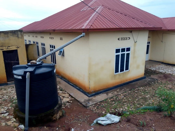 Imvura nyinshi ituma n'ibigega bito bidashobora gufata amazi