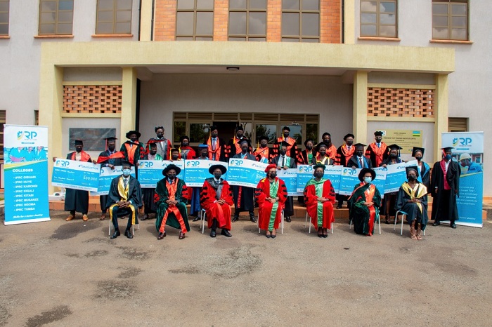 Abanyeshuri basaga 3,000 bahawe impamyabumenyi