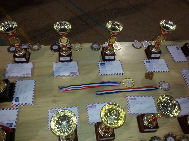 Ibihembo begukanye byari biherekejwe n'amafaranga.