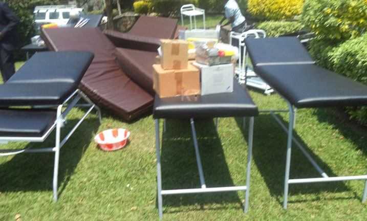 Bimwe mu bikoresho byo kwa muganga byahawe amavuriro mato (Poste de Sante).