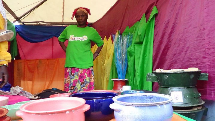 Ibikoresho byo ku meza bakora mu ibumba ni bimwe mu bibateza imbere.