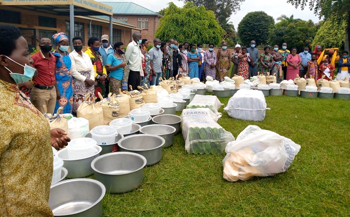 Iby'ibanze nkenerwa bashyikirijwe ngo bigiye kubunganira mu mikorere inoze y'amarerero