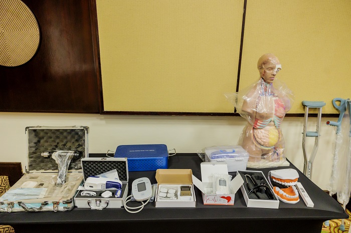 Ubusanzwe abakora mu rwego rw'ubuzima ngo babonaga ibikoresho bikoreshwa kwa muganga mu buryo bubagoye