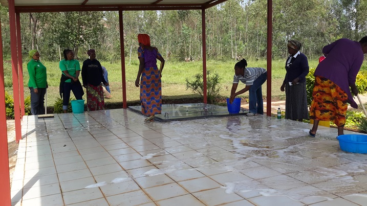 Ibikorwa byo gusukura urwibutso rwa Mbazi.